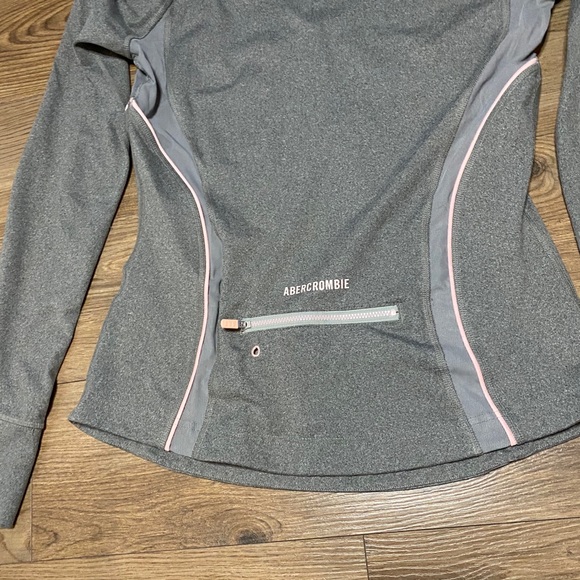 Abercrombie & Fitch Active Quarter-Zip Top - Picture 8 of 9